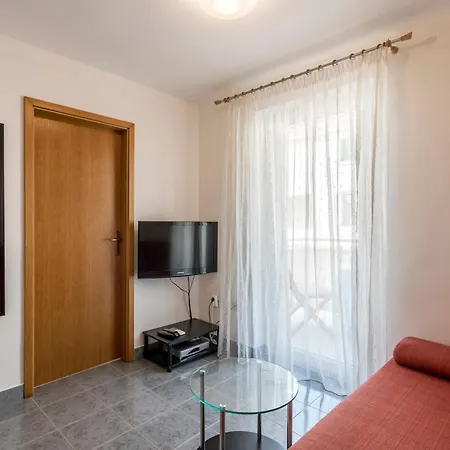 5 Min From And Center Of Apartament *